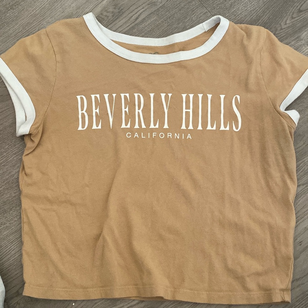 Hollister, Beverly Hills, California T-shirt size medium good condition